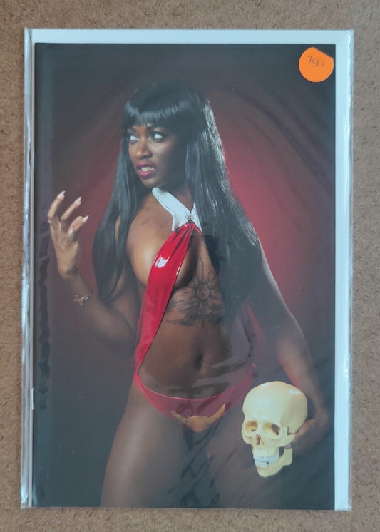 Vampirella #18N Dynamite 2021 25 Copy Roll Cosplay Virgin Incentive