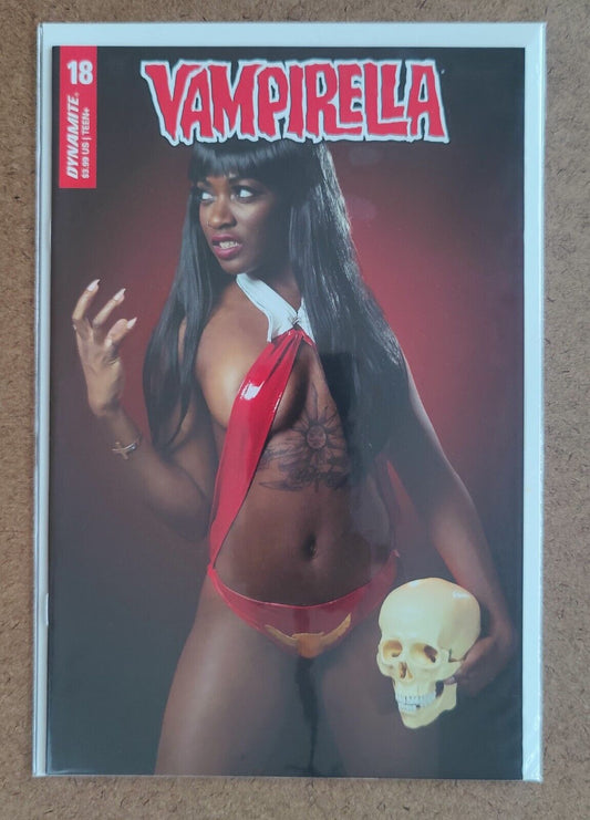 Vampirella #18E Dynamite 2021 Variant Maki Roll Cosplay Photo Cover